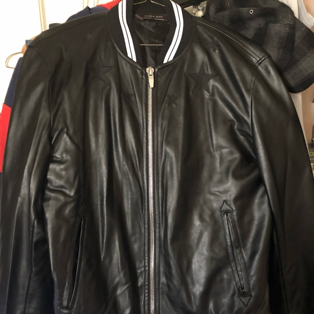 Zara Men’s Faux Leather Bomber Jacket. Black Stars on front. Size Large.